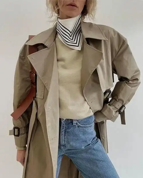 或者一个驼色系的水桶大包,温和又不争不抢,跟什么颜色的风衣搭配都是