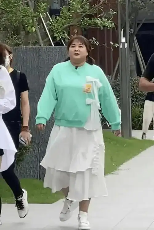 知名女演员为了新角色要减重100斤?网友热议_减肥_贾玲_体重