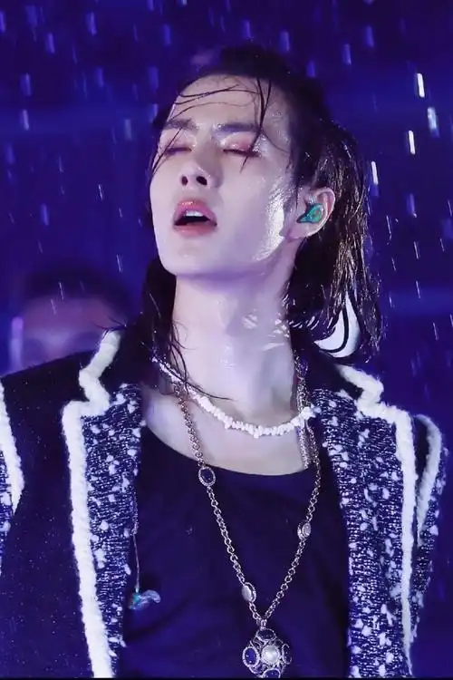 王一博#  大家超like做累了,给大家看点老公的舞台神图@uniq-王一┅