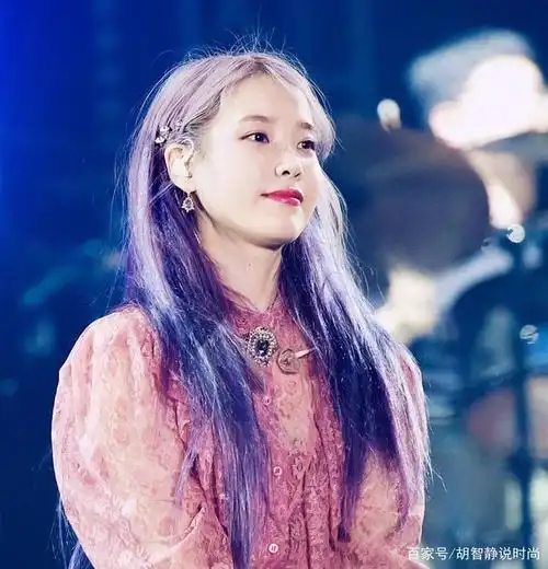 iu李知恩才162cm,一头"紫色"发型,多数人看见顶不得住!