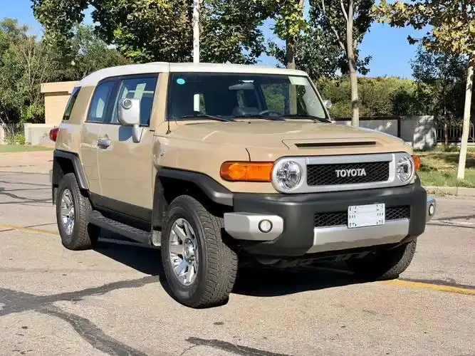 20款丰田fj酷路泽越野车 经典复古时尚质感