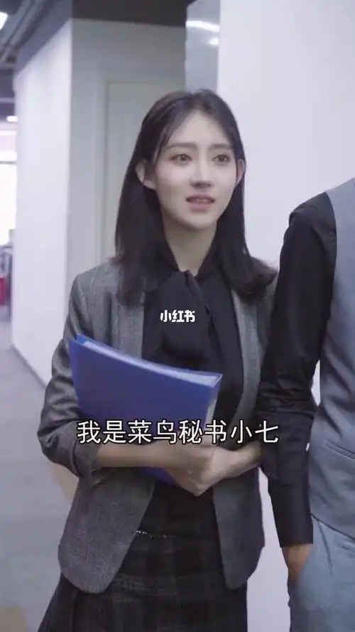 那个女生是我在上大学时恩师的女儿一直缠着我,顾城学长,人家好想你呀