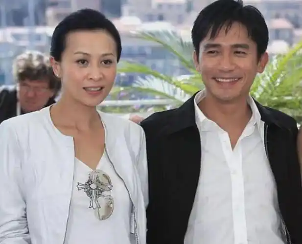 梁朝伟商场疑购买儿童用品,见拍照忙戴口罩,身旁女子身份引争议|董洁