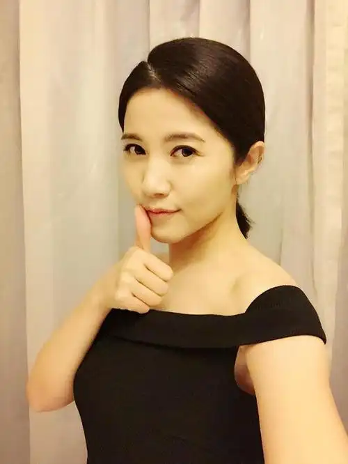 演员颜丙燕10年拿8个影后声称没钱也不接广告至今单身