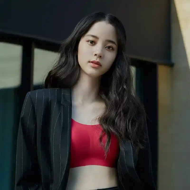 欧阳娜娜内衣广告, 网友直呼太性感