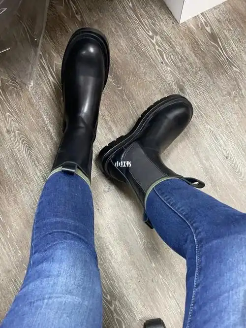 捂脚  #闷脚  #每日穿搭  #夏天穿靴子  #女生的靴子有多难脱