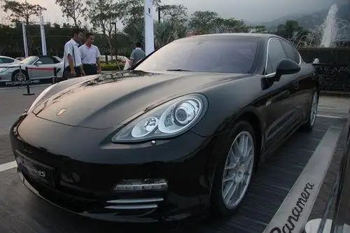 迎春节不差钱7款百万四门豪车推荐