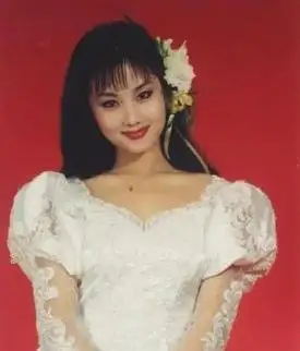 李颖:"儿子"是张翰,女儿是金紫薇,如今52岁依然魅力不减