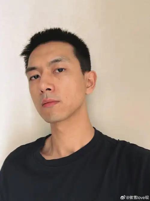 寸头#  寸头是检验帅哥的唯一标准,人长得帅,什么样的发型都能hold住