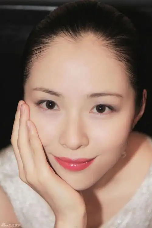 江一燕,中国女演员,歌手,写作者.1983年9月11日生于浙江省绍兴市.