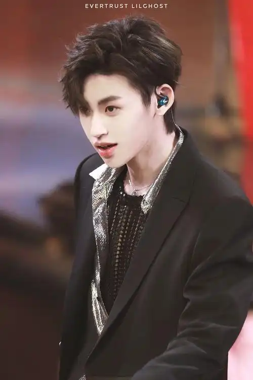 evertrustlilghost-王琳凯 文/ryomania)下载「爱豆app」 了解偶像的