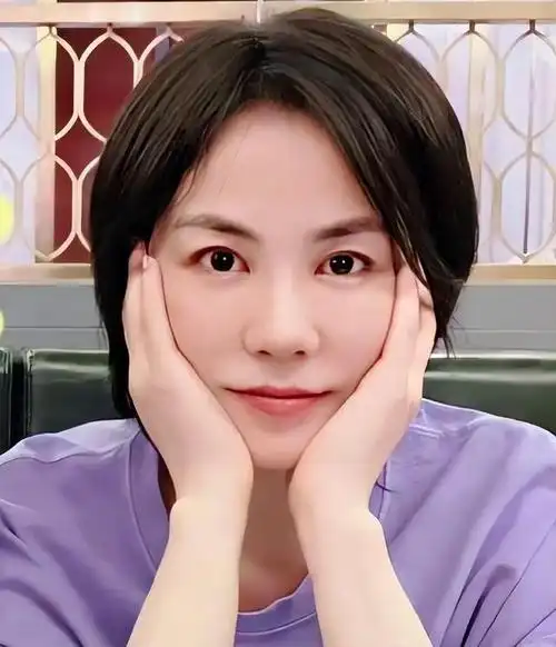 54岁王菲近照日曝光