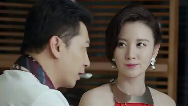 小丈夫:小山无语住了,丈夫陪她应酬,竟要求穿情侣装!