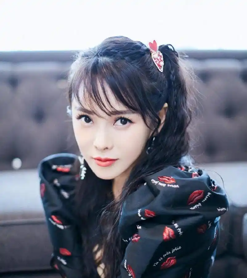 伊能静双马尾活力写真图片