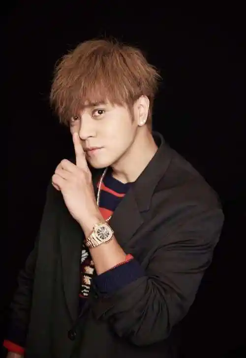 扮清洁工,穿布偶装,上演路人原谅戏码…求复出的罗志祥有多惨?