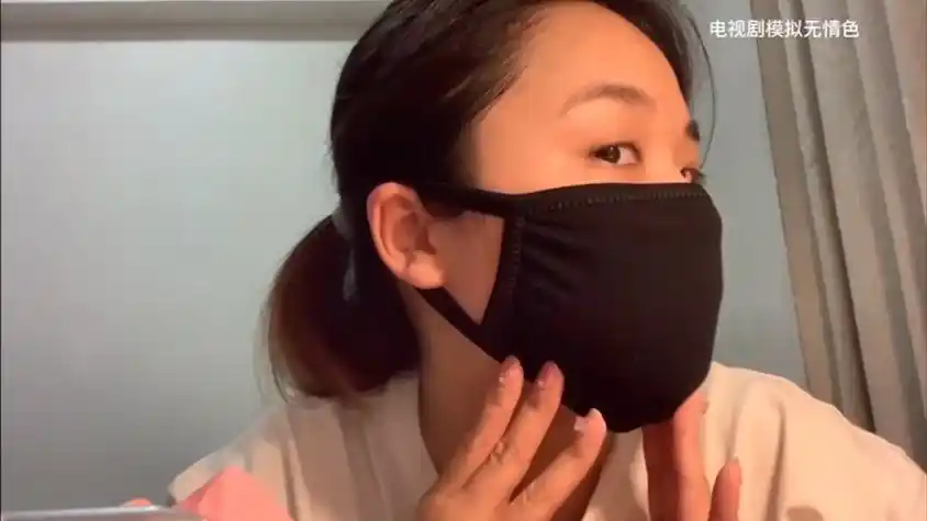 黑色莫代尔口罩非常贴脸 蒙面女