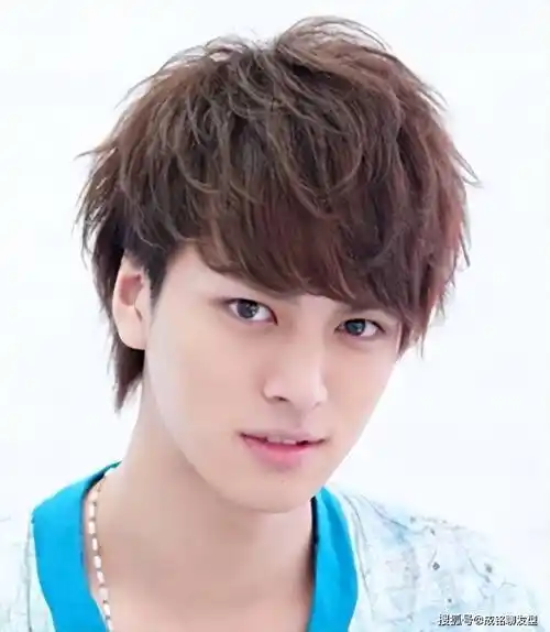 原创男人过了40岁就别再留这三种发型幼稚装嫩没气质这样剪才帅气