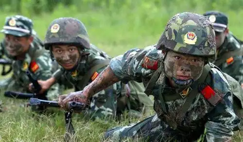 武警官兵的单兵装备为何要比解放军战士的精良?真相让人感到诧异