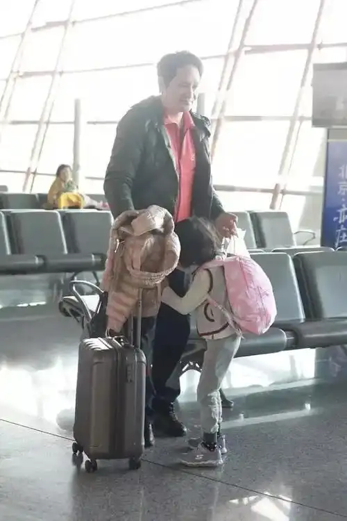 与富豪丈夫结婚十年华谊"一姐",火过范冰冰,依然幸福如初