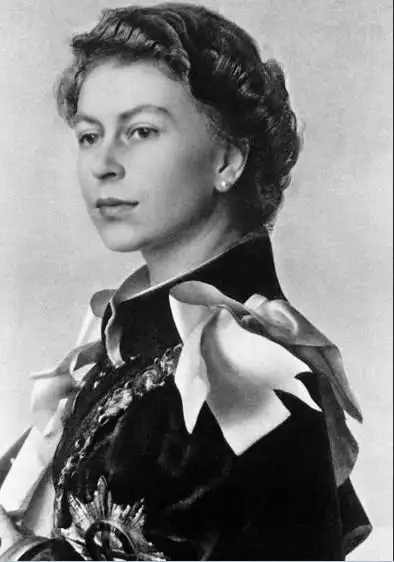 [yucci] 英国女王六十载风雨路