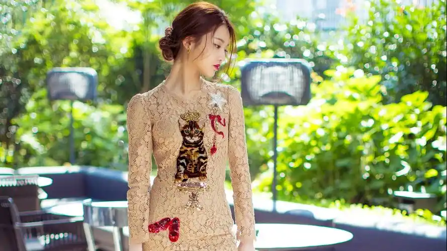 美女明星张慧雯优雅气质图片桌面壁纸