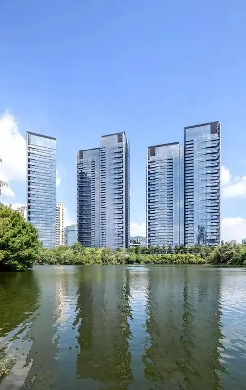 蔡徐坤出道不到一年,就在北京买下了一栋千万豪宅,位于北京顺义区的一