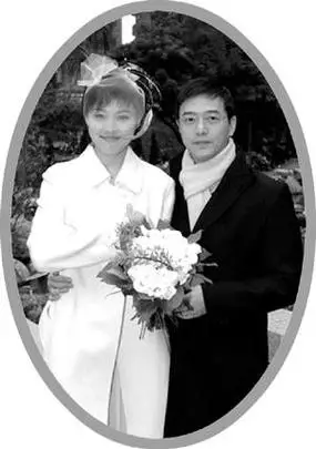 回顾张延父亲早逝嫁大5岁香港演员生一女和丈夫拥有两个家