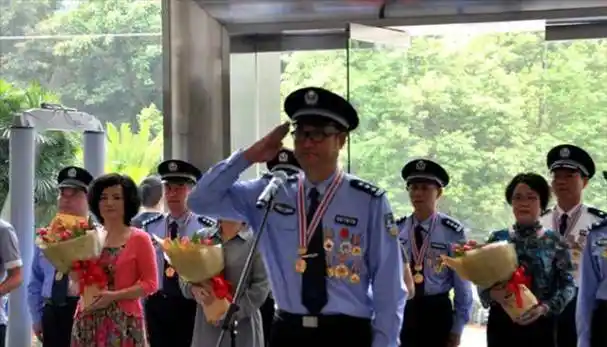 97年谭善爱向英国霸气宣言:你们可以下岗!9年后成基层社区民警