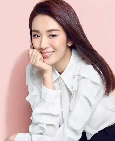 王维维:实力派演员的努力与坚持 王维维是一位非常美丽,优雅,演技精湛