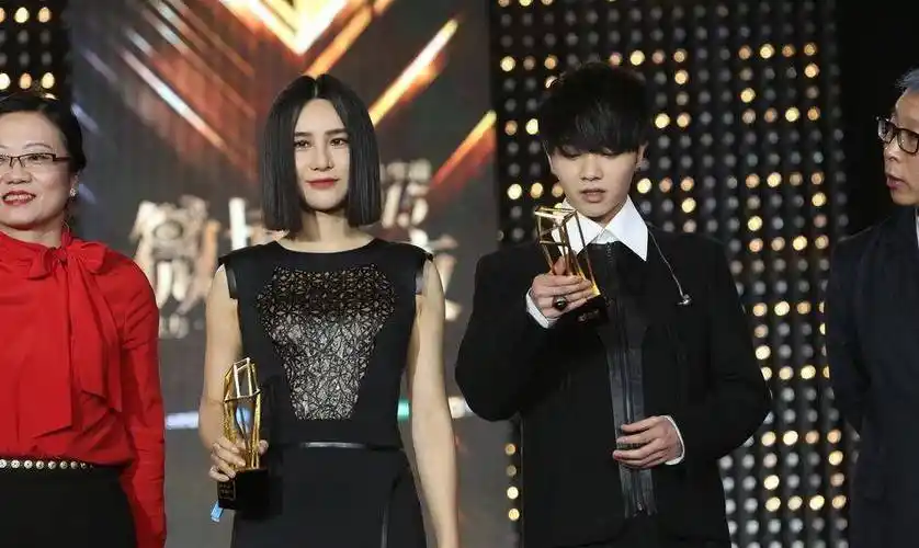 相中两位歌手,现在均成新生代领军人物_尚雯婕_华晨宇_蔡徐坤