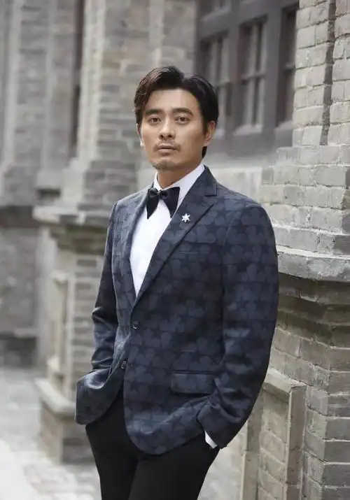 上海男星陈龙隔离期化身剪发tony摆摊为邻居理发装备齐全