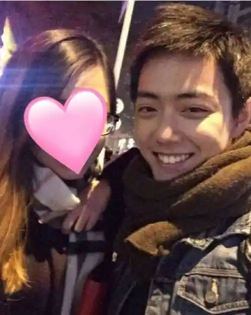 肖战大学时期买钻戒送女朋友,对话奔放又中二,和现在差距比较大