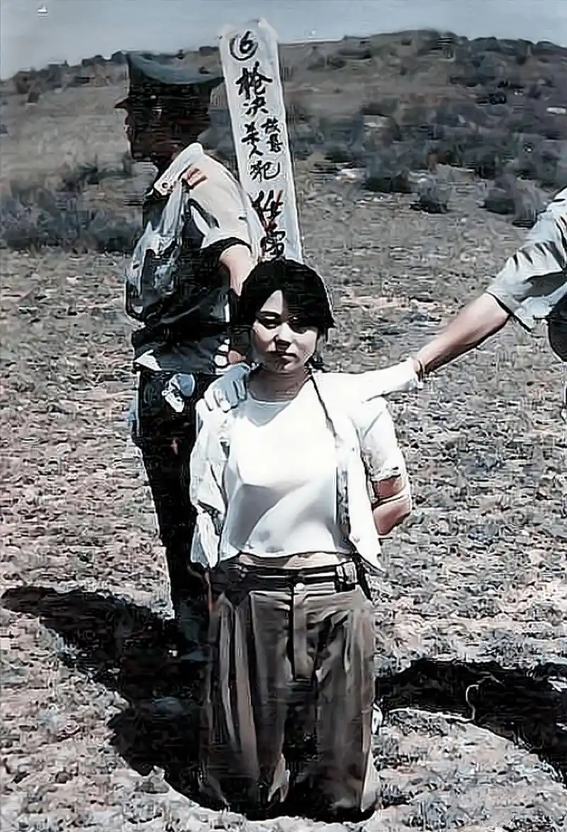 22岁女死刑犯被执行枪决前,突然张大嘴巴,所有人都愣住了,行刑人员秒