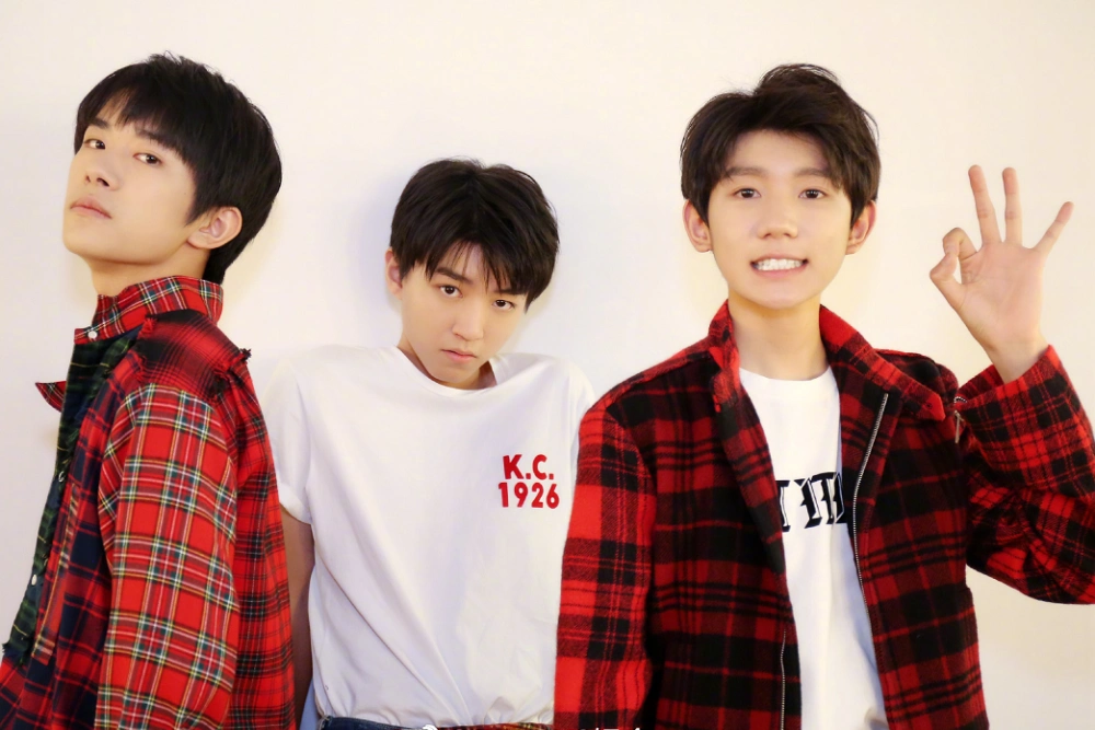 tfboys同时更博,看到2020年第一张"合影":心有灵犀