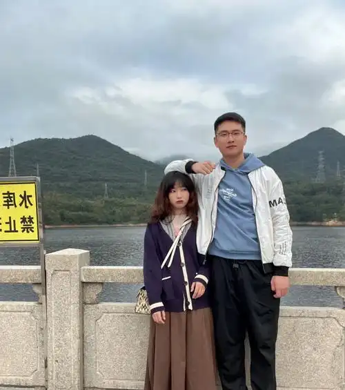 哈哈哈哈哈哈哈,其实身高差没那么大啦,他稍微垫了一点脚#情侣  #小