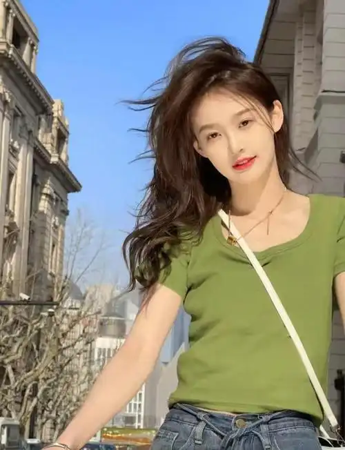 王思聪新女友曝光00后清新美少女住进豪宅引发强烈关注