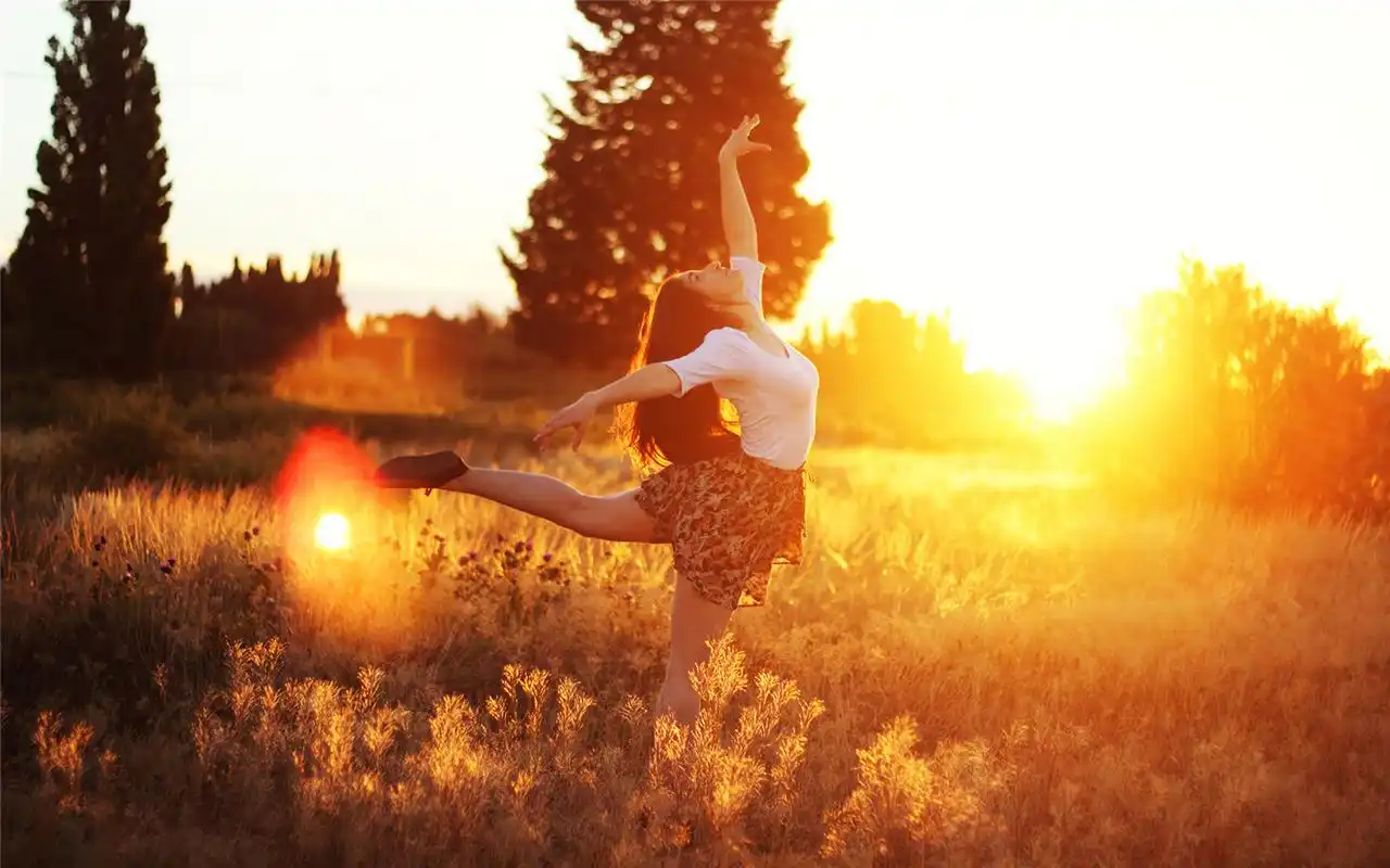 阳光欧美森系女孩高清电脑桌面壁纸