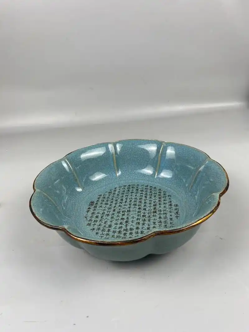 汝窑蓝釉刻字包口花边笔洗 器型规整 开片自然 造型独特 喜欢 - 抖音