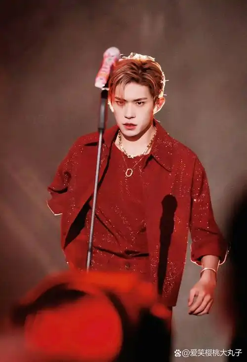 易烊千玺帅照 易烊千玺,演唱大花轿帅照全集