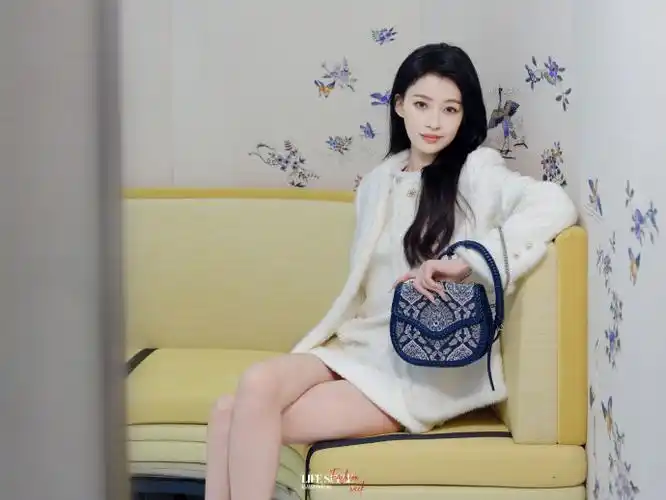 精品与孙怡的纽约时装周##怡起走吧#@孙怡微博纽约街拍新鲜掉落!