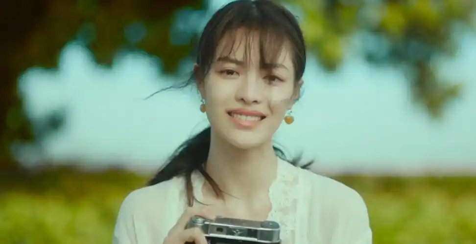 罗晋半裸出镜,谭松韵奉献床戏,《八月未央》为何还是成烂片?