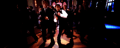 "斧头帮"实力招新娘!约你"砍"出气势,"砍"出一千三件的婚纱!