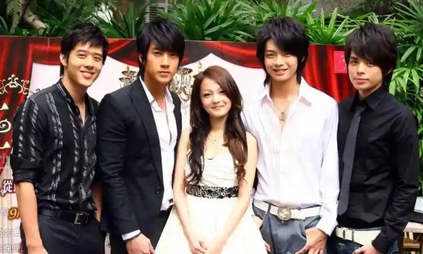 原创张韶涵病重被卷走一个亿被诬陷弃养我的妈妈只爱我的钱