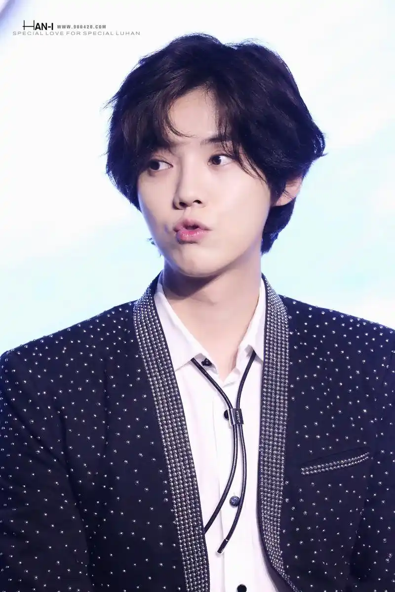 百变发色百变boy鹿晗百款发型一次看个够