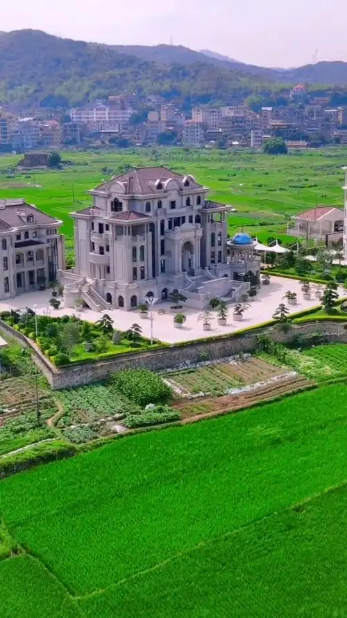 住城堡的不一定是公主,有可能是福建人!#农村#别墅