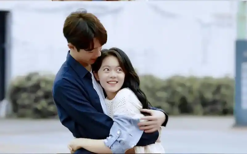 【高甜】《初恋那件小事》篮球场抱抱～_哔哩哔哩