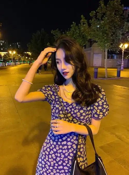 中长发女生标配法式大波浪卷发