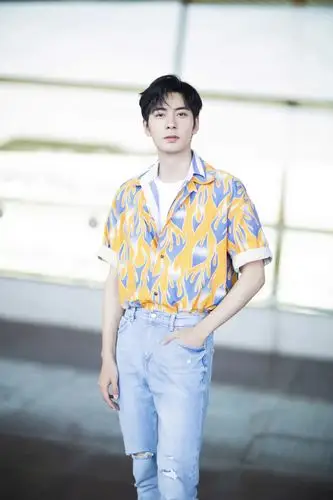 陈星旭黄色休闲衬衫帅气图片