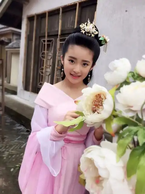 古装美少女粉色仙女裙唯美写真