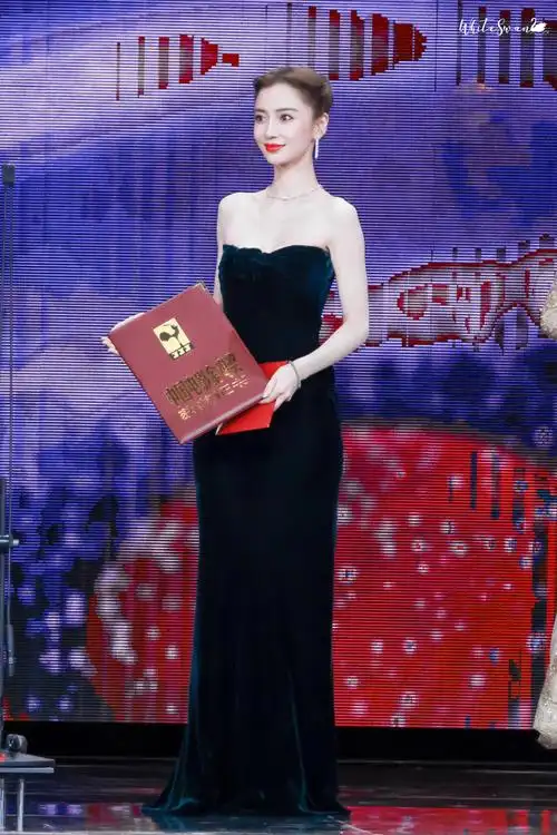 angelababy金鸡红毯3d繁花抹胸裙造型##杨颖金鸡奖造型